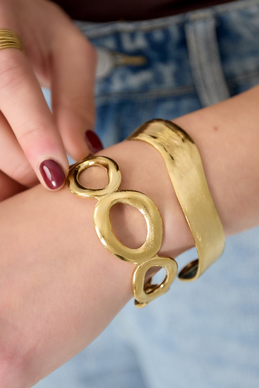 Chunky bangle with organic circles